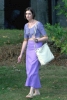 63742_Preppie_-_Anne_Hathaway_on_the_Dancing_With_Shiva_set_in_Connecticut_-_Sept__26_2007_755_1.jpg