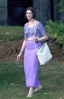 63839_Preppie_-_Anne_Hathaway_on_the_Dancing_With_Shiva_set_in_Connecticut_-_Sept__26_2007_264_1.jpg